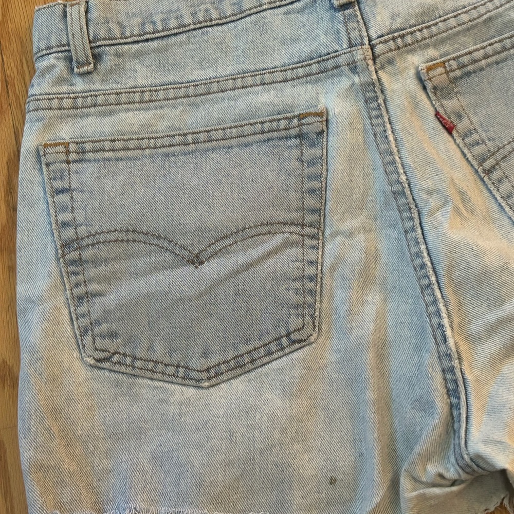 Authentic vintage Levi shorts - Picture 3 of 10